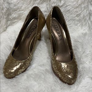 Golden Snake Print Pumps